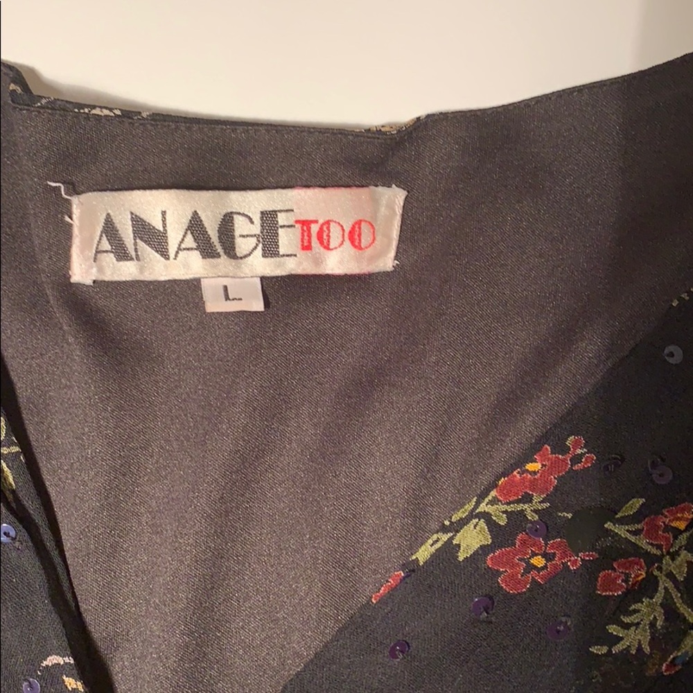 Black printed top with ruffle front and sleeves - Picture 7 of 8